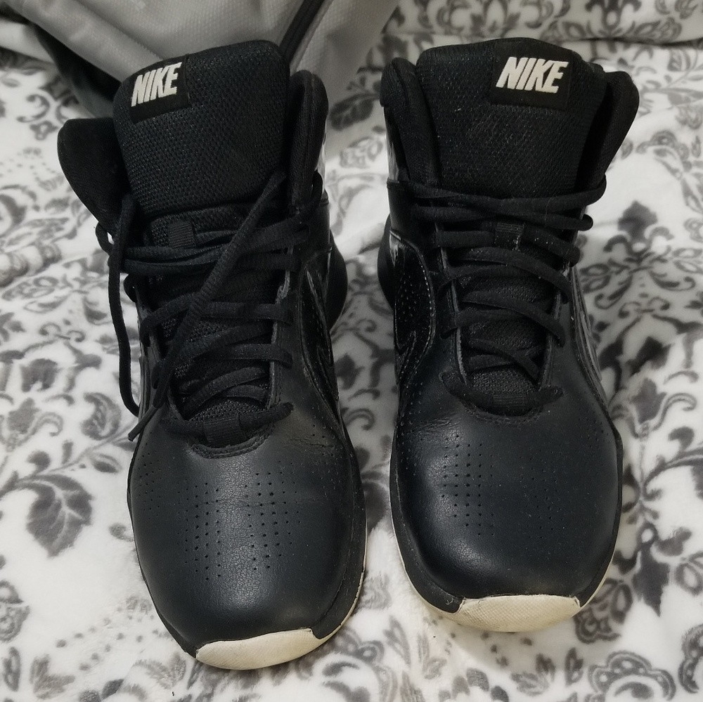 Nike Team Hustle Sneakers